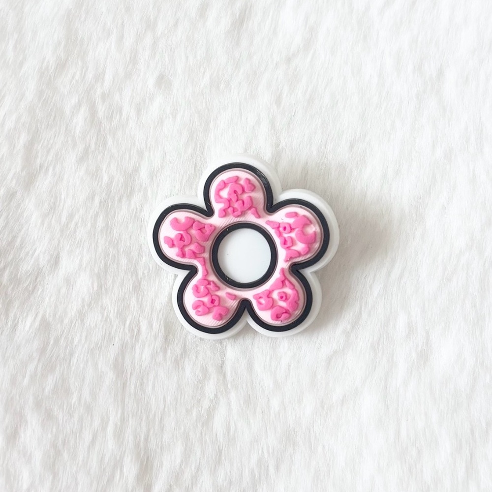 5/$15 🩷 MUST BUNDLE CROCS Pink Flower Charm